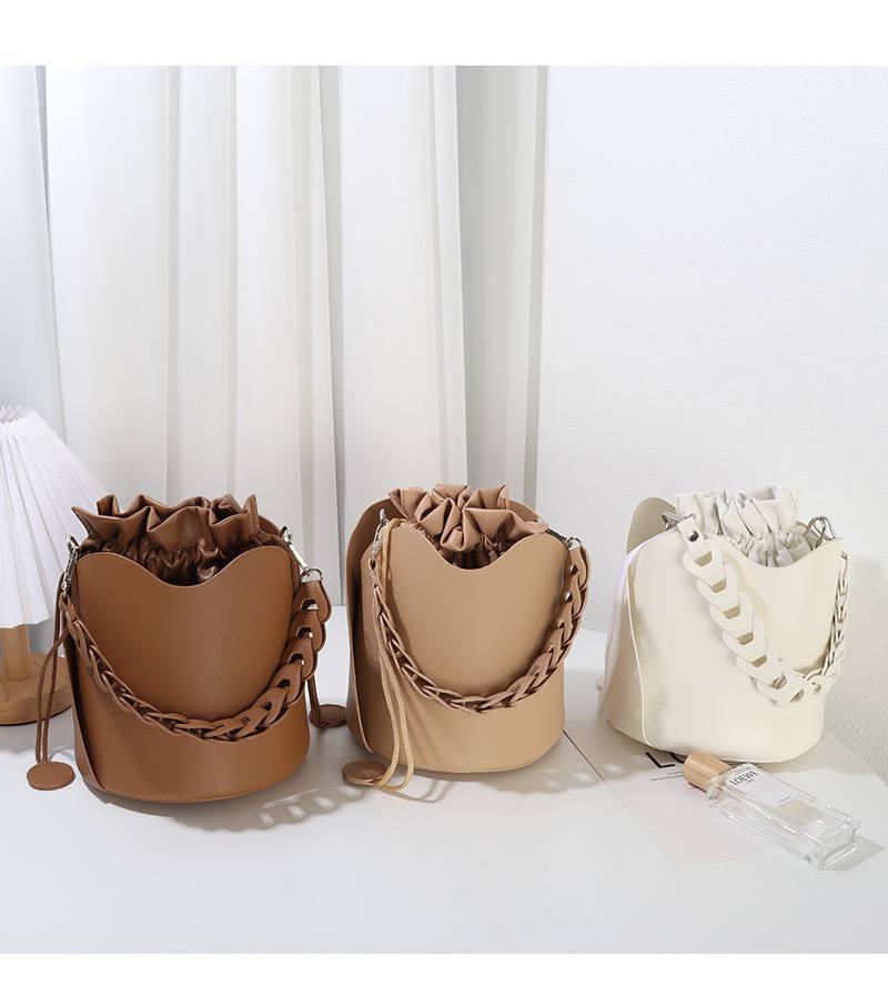 Stylish Sling Handbag: The Perfect Accessory for Fashionable Women